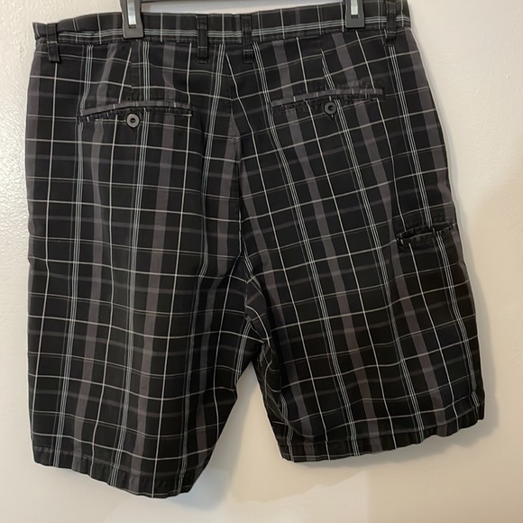 Burnside plaid pinstriped golf / walking shorts 38” waist button rear pocket - Picture 5 of 7